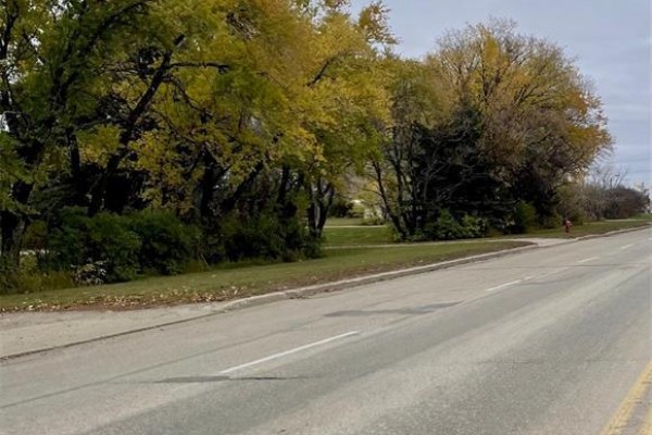 215 221 York Road W, Yorkton, SK, photo 3