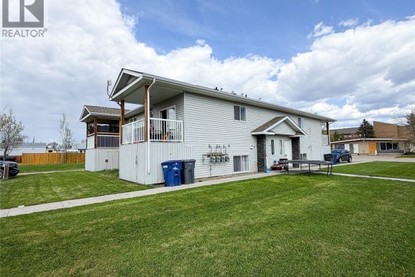 Kitchen - 215 2nd Street W, Meadow Lake, SK S9X1C7 Photo 2