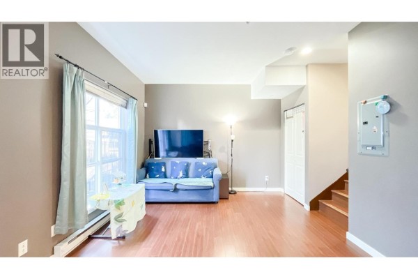 215 4155 Central Boulevard, Burnaby, BC V5H4X2 Photo 4