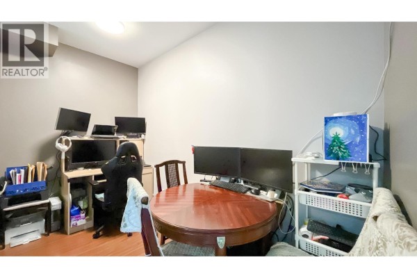 215 4155 Central Boulevard, Burnaby, BC V5H4X2 Photo 5