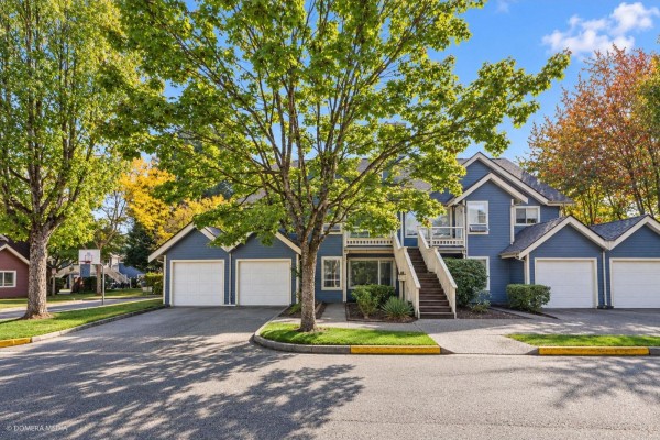 215 7838 120a Street, Surrey