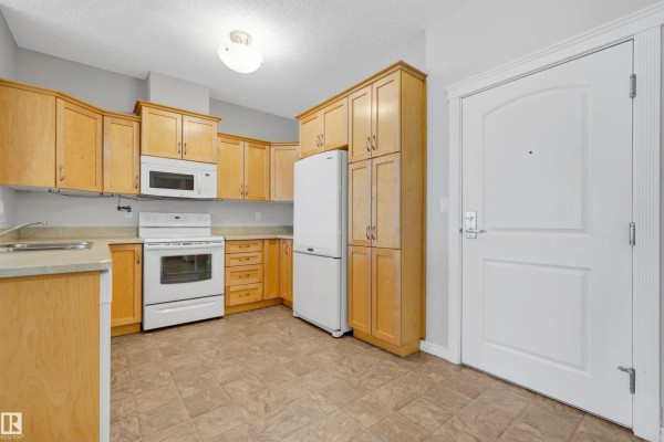 #215 9820 165 St Nw, Edmonton, AB T5P0N3 Photo 5