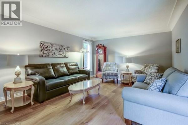 3pc Bathroom - 215 Briar Hill Crescent, Ancaster, ON L9G3M9 Photo 4