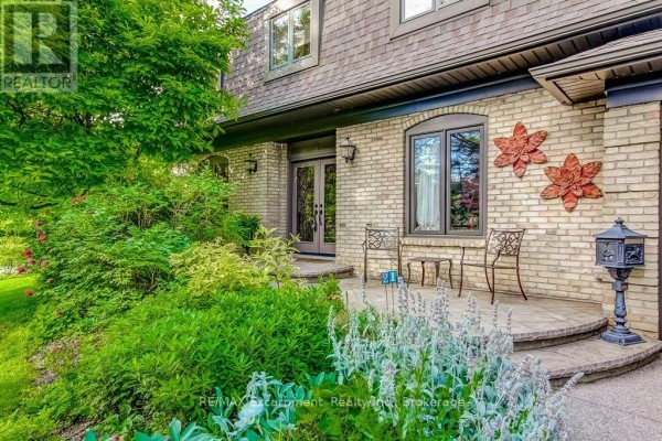 215 Briar Hill Crescent, Hamilton, ON, photo 2