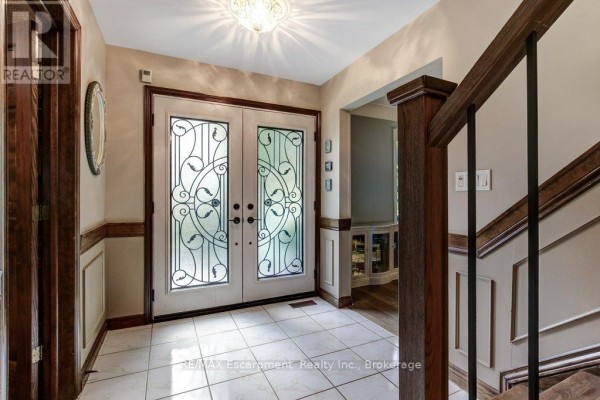 215 Briar Hill Crescent, Hamilton, ON, photo 3