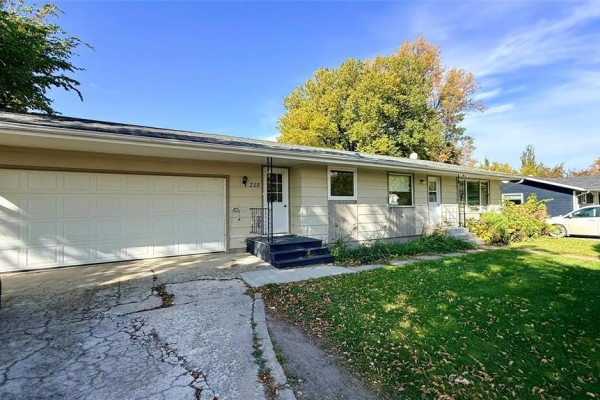 Kitchen - 215 Broadway Street S, Deloraine, MB R0M0M0 Photo 3