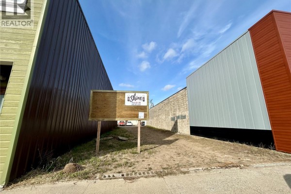 215 Centre Street, Nipawin, SK S0E1E0 Photo 2