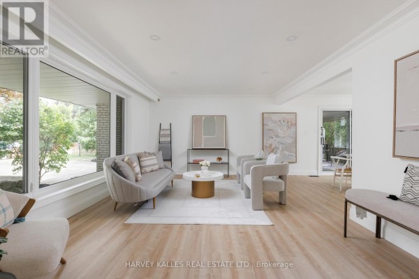 Foyer - 215 Edenbridge Drive, Toronto, ON M9A3G9 Photo 5