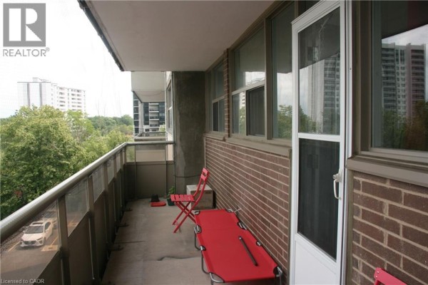 Living room - 215 Glenridge Avenue Unit# 406, St  Catharines, ON L2R3G7 Photo 4