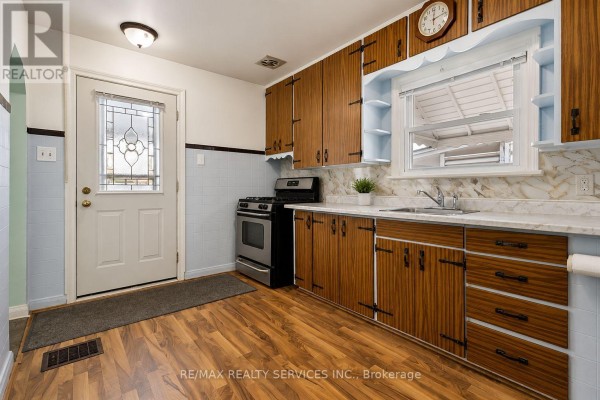 215 Highbury Avenue N, London East, ON, photo 2