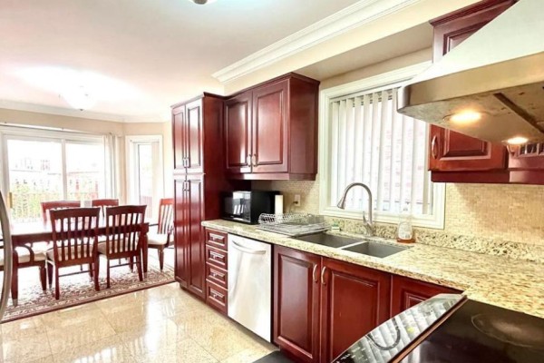 Eating area - 215 Kingknoll Drive, Brampton, ON L6Y4X4 Photo 5