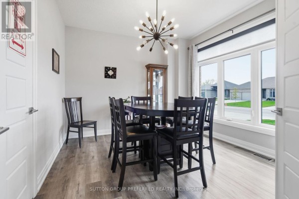 Kitchen - 215 Leitch Street, Dutton/dunwich, ON N0L1J0 Photo 5
