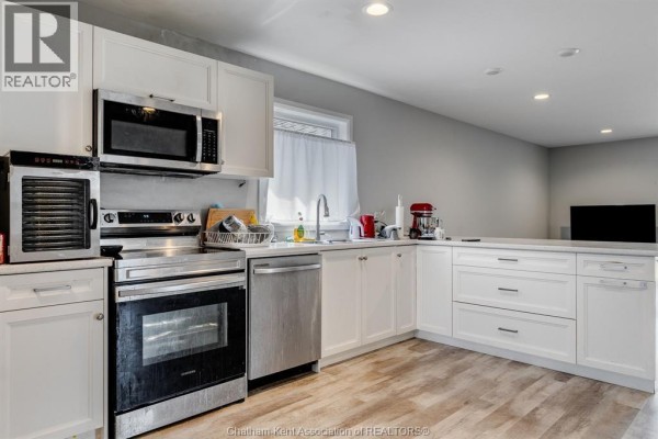 3pc Ensuite bath - 215 Manning Drive, Chatham, ON N7M0S5 Photo 4
