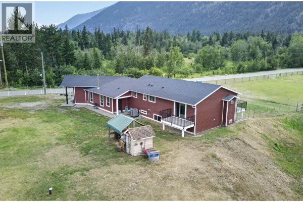 Full ensuite bathroom - 215 Mclure Ferry Road, Mclure, BC V0E2H0 Photo 3