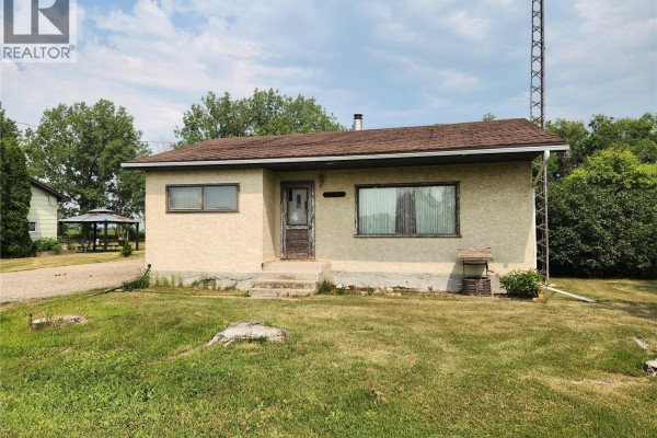 4pc Bathroom - 215 Menzies Street, North Portal, SK S0C1W0 Photo 2