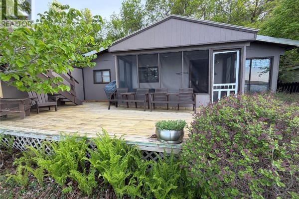 Living room - 215 Osment Avenue, Katepwa Beach, SK S0G2Y0 Photo 2