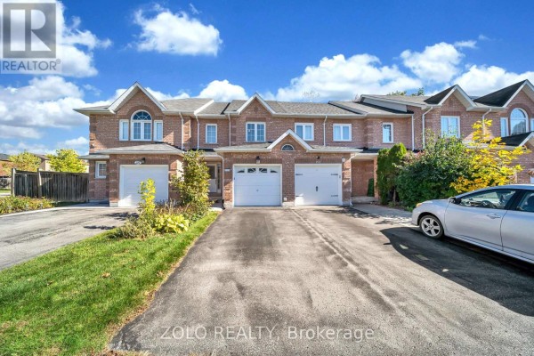Living room - 215 Park Drive, Whitchurch Stouffville, ON L4A1J8 Photo 3