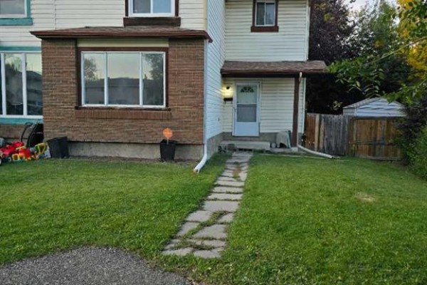 215 Pineset Place Ne, Calgary