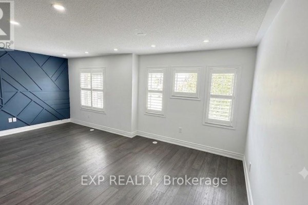 Kitchen - 215 Remembrance Road, Brampton, ON L7A4P1 Photo 4