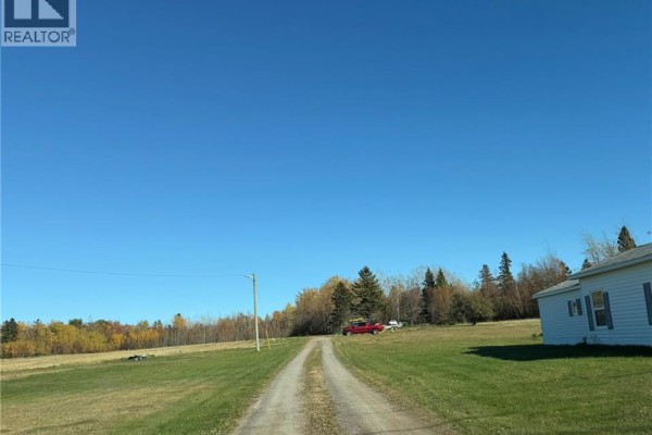 215 Rue Robichaud, Cap Pele, NB E4N1Y5 Photo 3