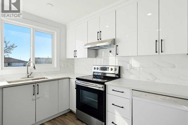Bedroom - 215 Rundlecairn Road Ne, Calgary, AB T1Y2X8 Photo 5