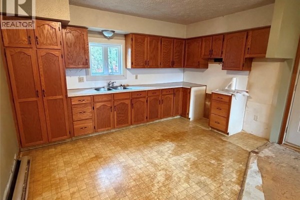 Living room - 2150 Commerciale Street, Saint Francois De Madawaska, NB E7A1B4 Photo 3
