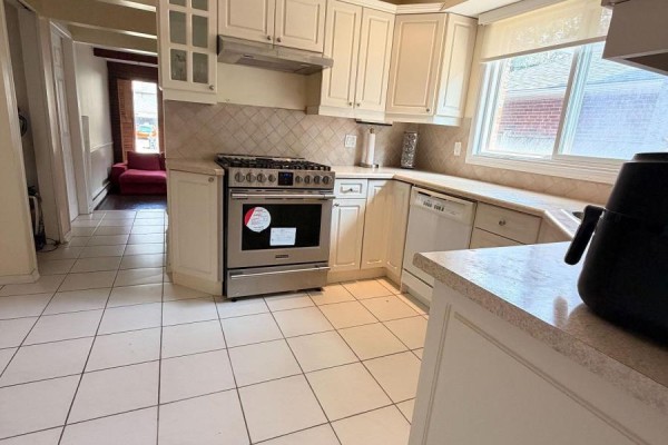 2150 Herridge Drive, Mississauga, ON L5K1N6 Photo 4