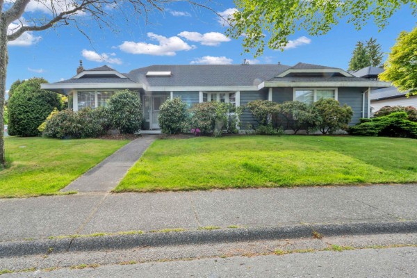 2151 148a Street, Surrey, BC V4A8L7 Photo 2
