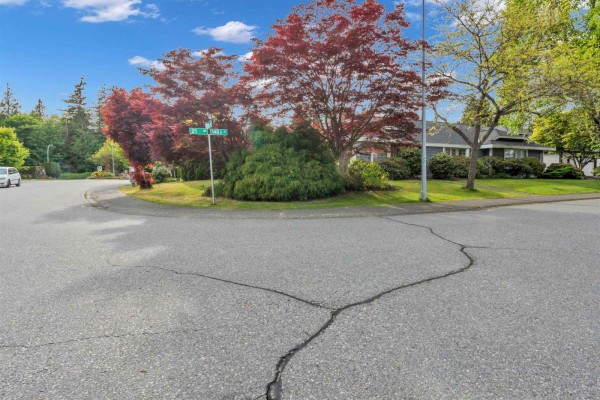 2151 148a Street, Surrey, BC V4A8L7 Photo 4