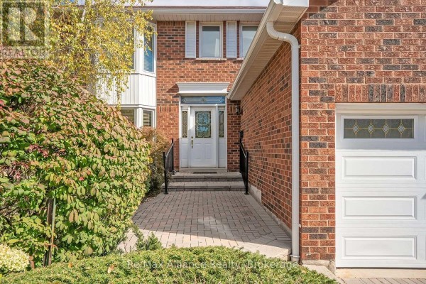 2151 Pineview Drive, Oakville, ON, photo 3