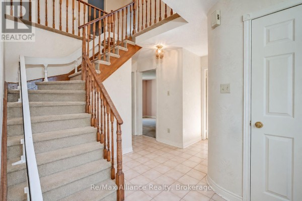 Dining room - 2151 Pineview Drive, Oakville, ON L6H5M3 Photo 4
