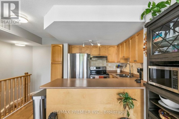 Kitchen - 2152 - 105 George Appleton Way, Toronto, ON M3M0A2 Photo 3