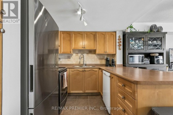 Primary Bedroom - 2152 - 105 George Appleton Way, Toronto, ON M3M0A2 Photo 4
