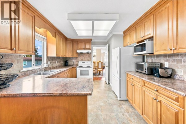 2152 Pitt River Road, Port Coquitlam, BC V3C1R4 Photo 3