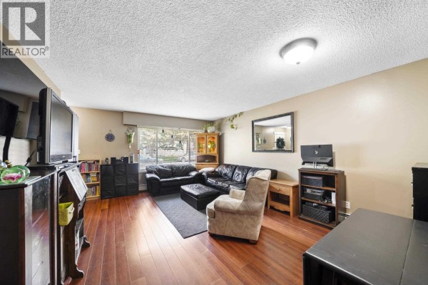 21532 Mayo Place, Maple Ridge, BC V2X2K9 Photo 4