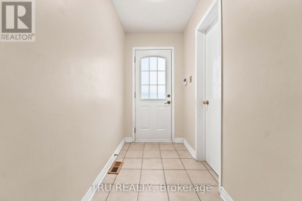 2154 Orient Park Drive, Ottawa, ON K1B4V9 Photo 3