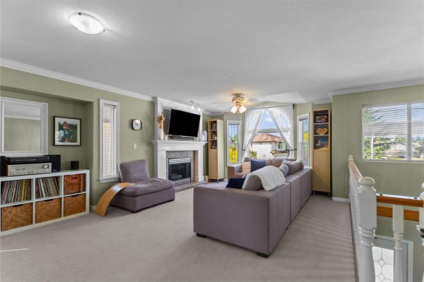 21549 50a Avenue, Langley, BC V3A8W4 Photo 3