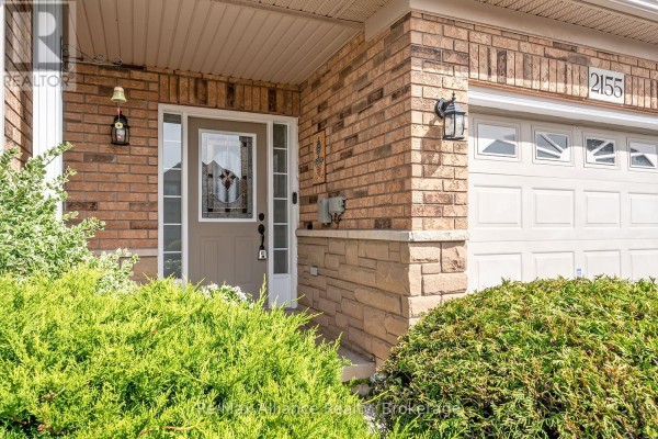 Office - 2155 Redstone Crescent, Oakville, ON L6M5B2 Photo 2