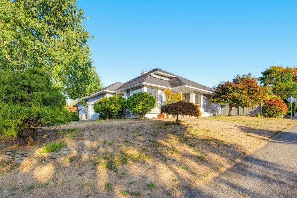 21556 86a Crescent, Langley, BC V1M2E3 Photo 2