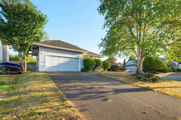 21556 86a Crescent, Langley, BC V1M2E3 Photo 3