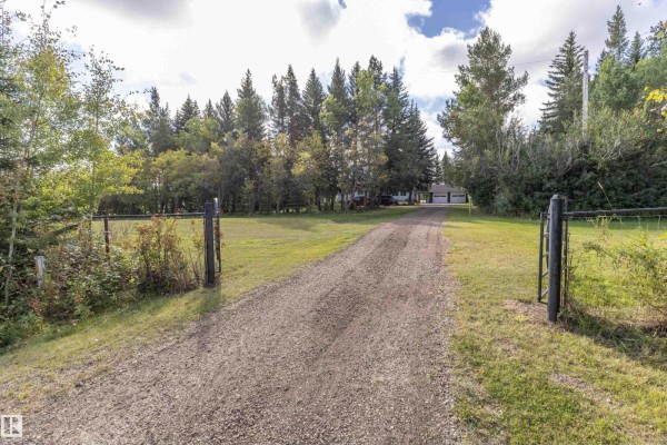 21557 Wye Rd, Rural Strathcona County, AB, photo 2