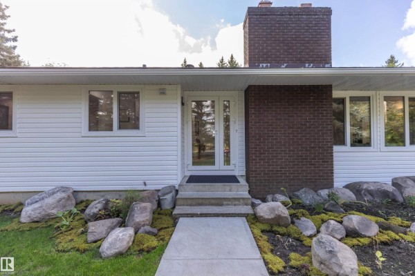 Family room - 21557 Wye Rd, Rural Strathcona County, AB T8E2J2 Photo 4
