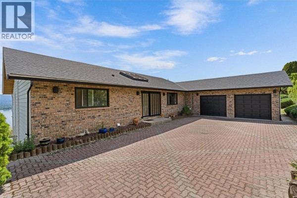 2157 Alexander Place, Kelowna, BC, photo 2