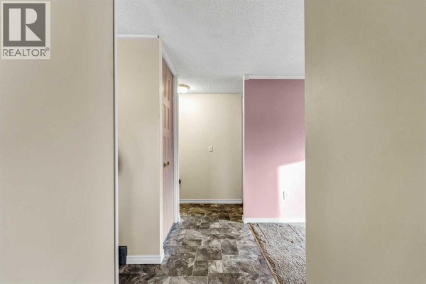 Kitchen - 2158 7 Avenue Ne, Medicine Hat, AB T1C1K5 Photo 4