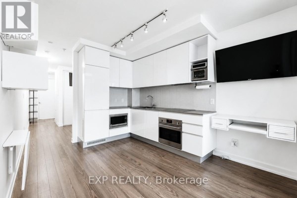 216 - 377 Madison Avenue, Toronto, ON M4V3E1 Photo 3