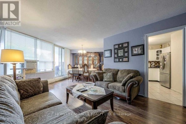 Kitchen - 216 - 60 Pavane Linkway, Toronto, ON M3C1A1 Photo 4