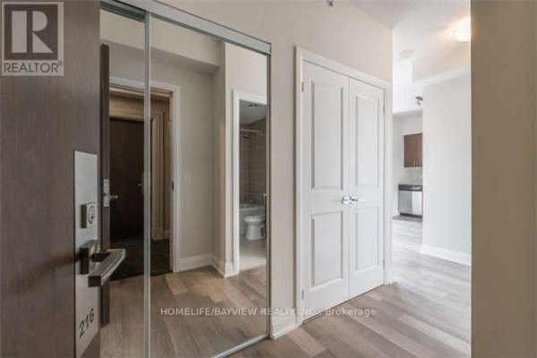 Dining room - 216 - 95 North Park Road, Vaughan, ON L4J0J1 Photo 2