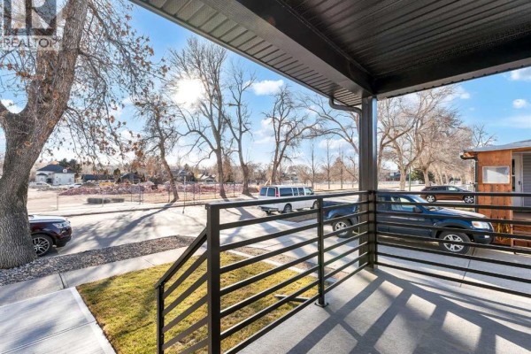 2pc Bathroom - 216 2 Street Nw, Medicine Hat, AB T1A6J5 Photo 5