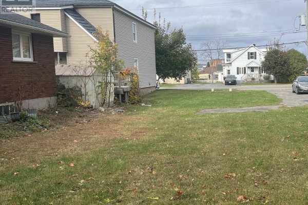 216-218 Nelson Street E, Hawkesbury, ON, photo 2