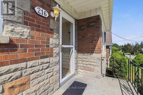 Bedroom 2 - 216 College Avenue, Oshawa, ON L1J1R7 Photo 4